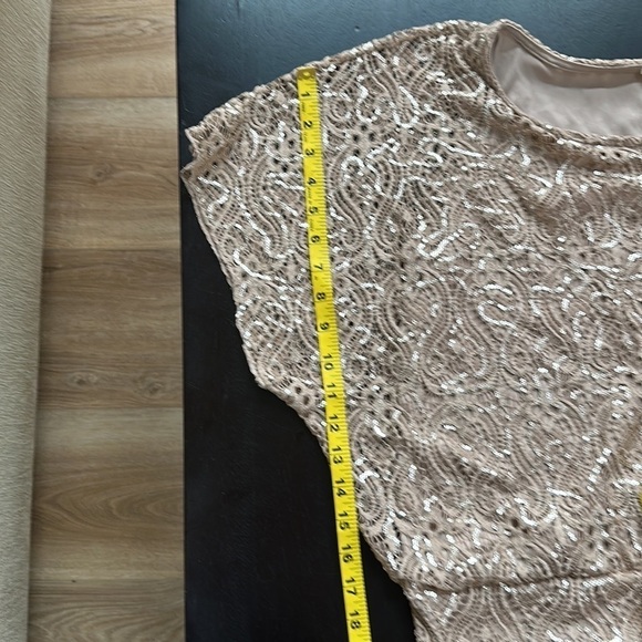 Sequin batwing half sleeve gold top SZ M/L - Picture 8 of 8